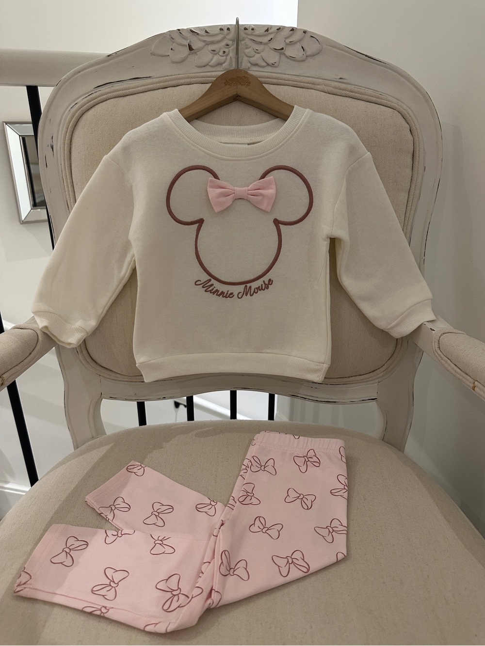 🤍 18~24 Mth Disney Baby Ivory and Pink Minnie Mouse Embroidered Lounge Set NWT